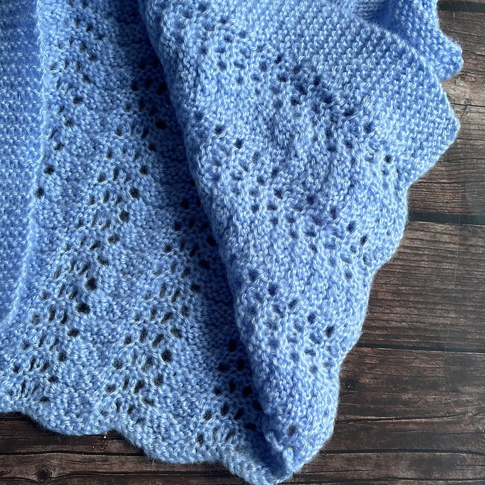 HANDCRAFTED | Cornflower blue cropped knit jacket - Picture 3 of 6